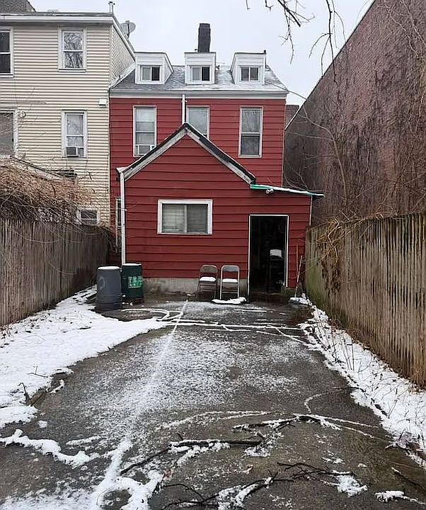 2nd image of 464 53rd St