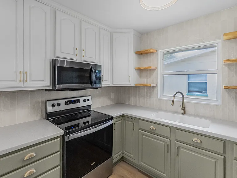 238 43rd Ave NE — Photo 5