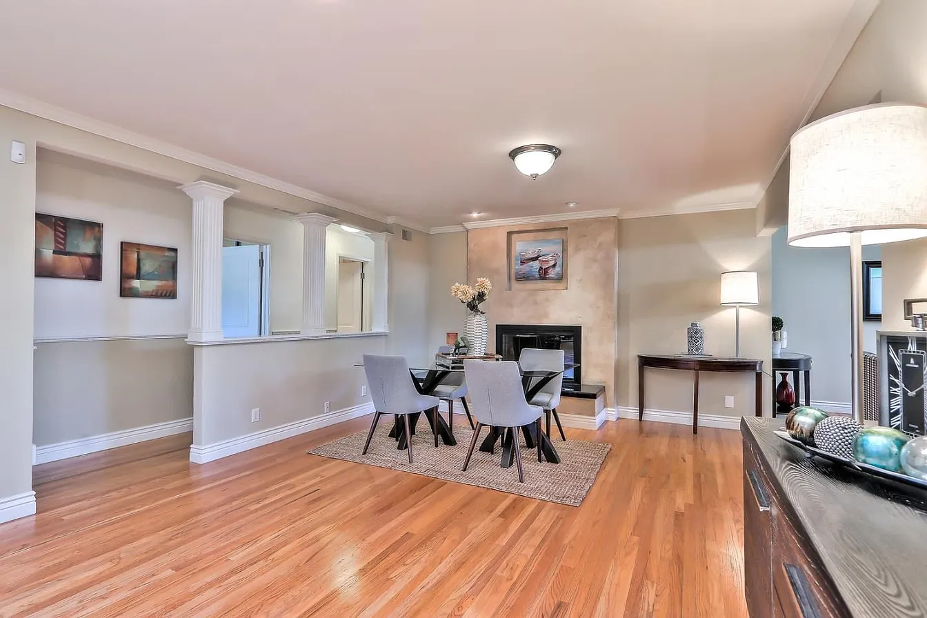 237 Carlton Ct