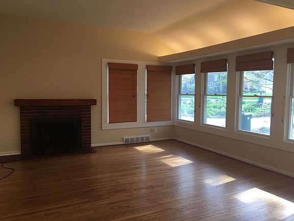 3rd image of 718 N Woodlawn Ave