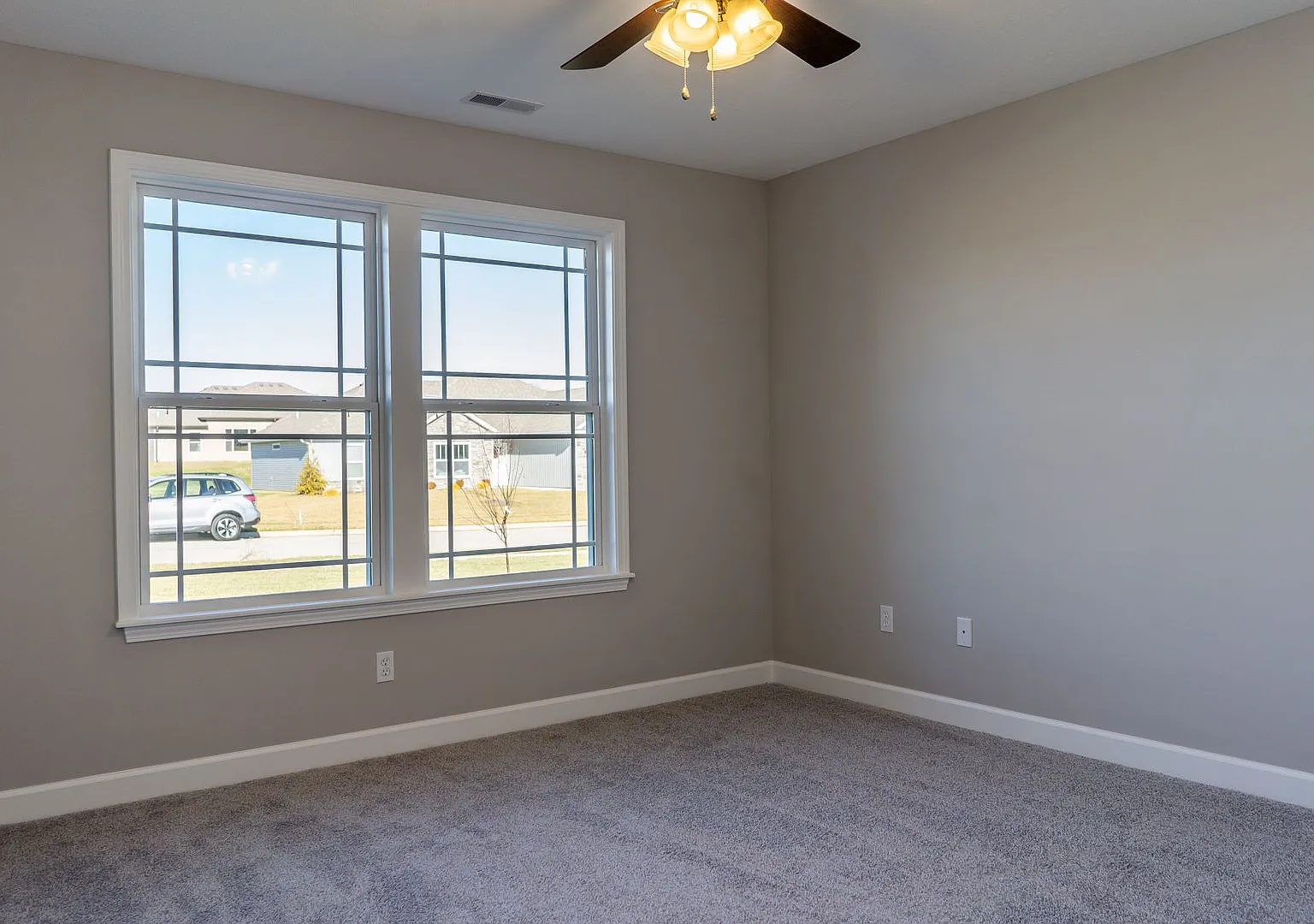 Lovely home for rent in established neigborhood — Photo 1