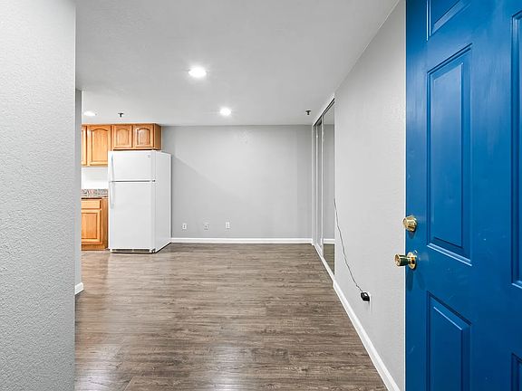 3rd image of 230 Guerrero St Unit B