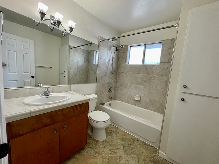 1083 W L St — Photo 18