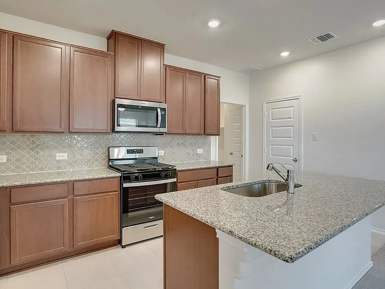 1625 Garlock Dr — Photo 4