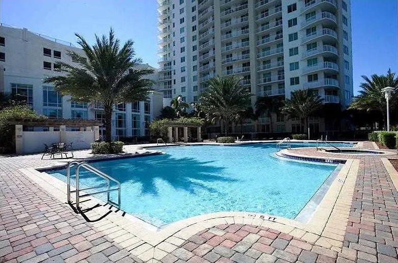 2 bed, 1052 sqft, $3,300 — Photo 3