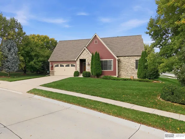 15704 Hartman Ave, Omaha, NE 68116