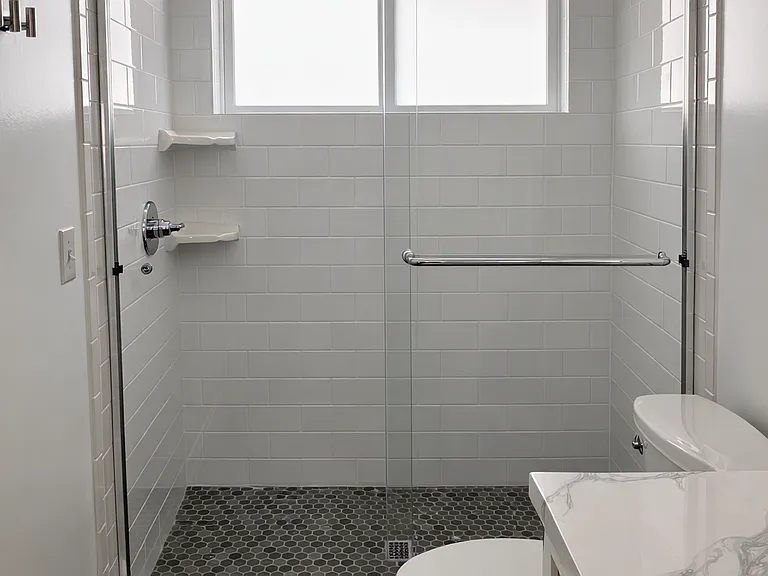 1615 Phillips Ln — Photo 11
