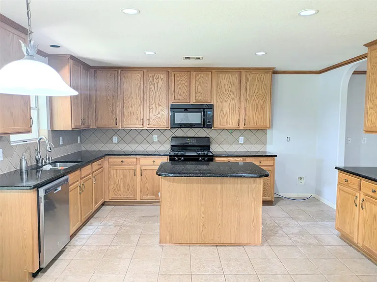 2716 Park Falls Dr — Photo 7