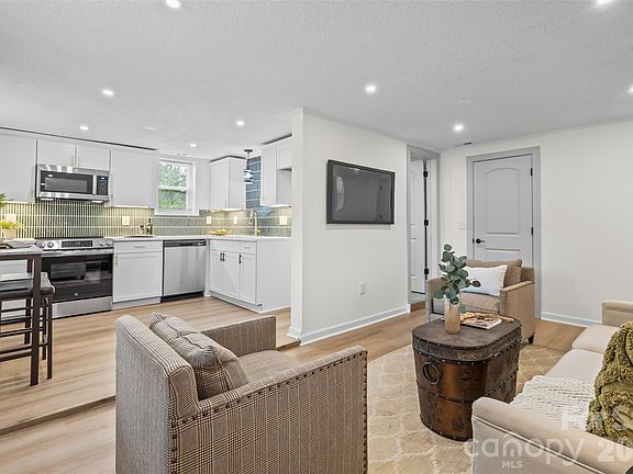 5th image of 655 Lakeview Rd