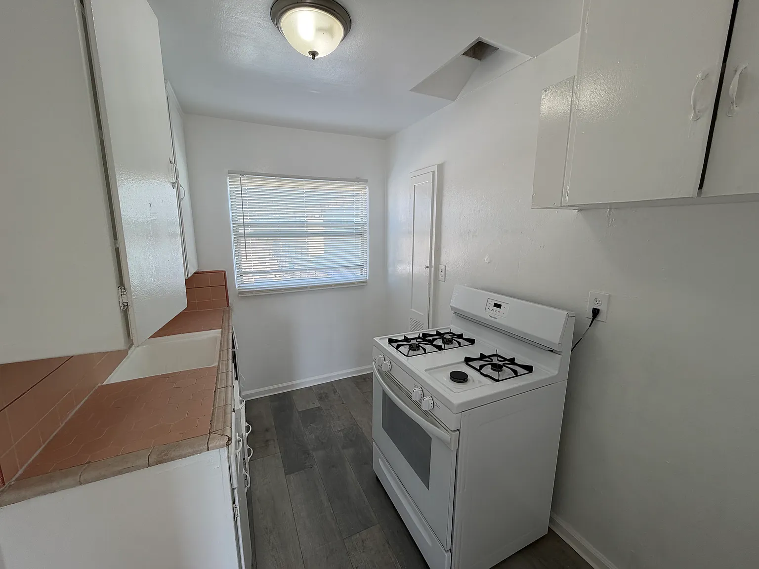 4265 Euclid Ave — Photo 3