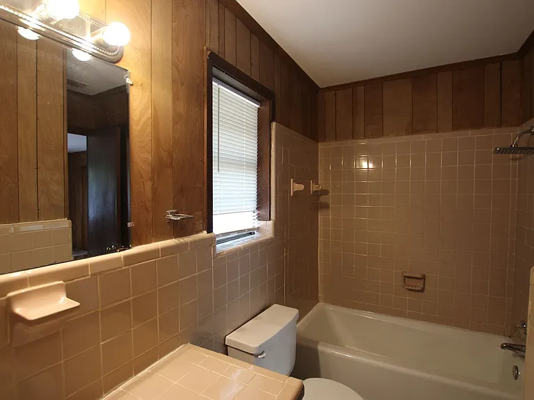1428 E. Houston SERIES 74 — Photo 12