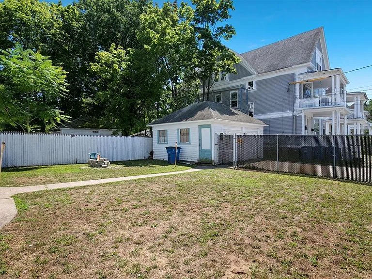 212 Maple St #1 — Photo 32