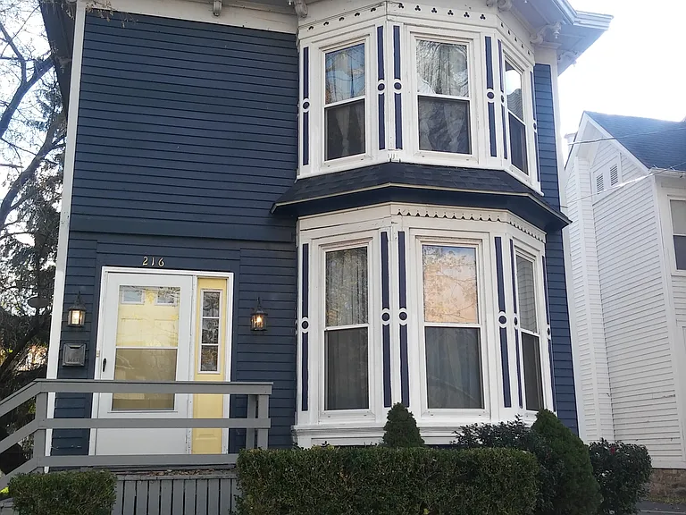 216 East Ave — Photo 5