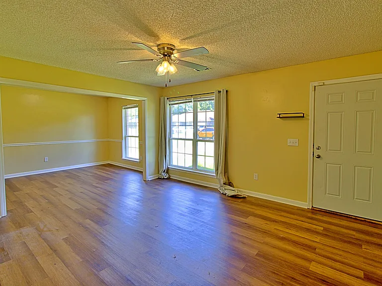 205 Tempest Ln — Photo 4