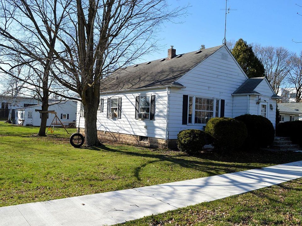 2nd image of 913 S 10th St