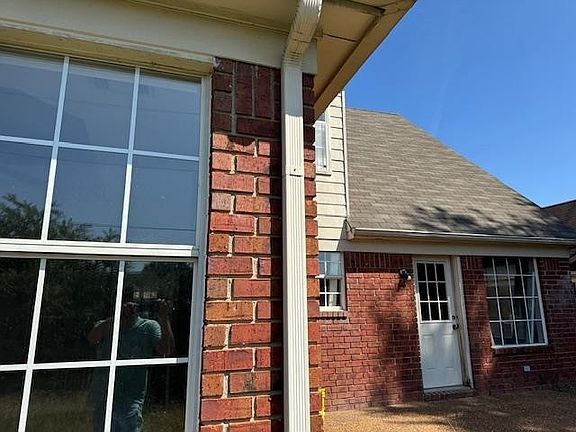 3rd image of 2851 Fletcher View Dr