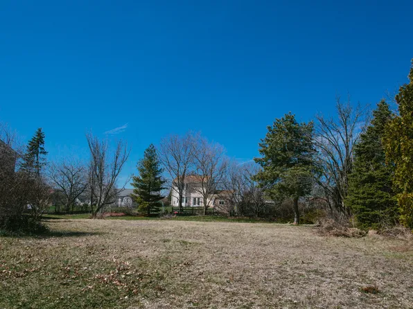 952 Revere Ln, Island Lake, IL 60042