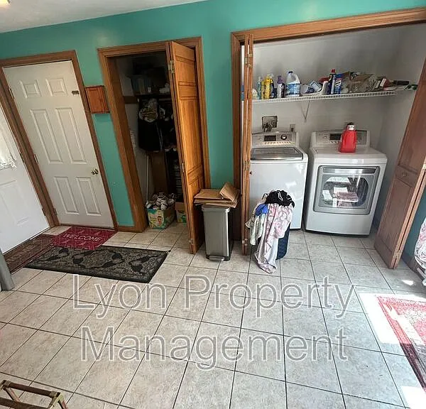 212 Tiffany St — Photo 11