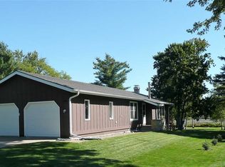 160 Island Dr, Iola, WI 54945