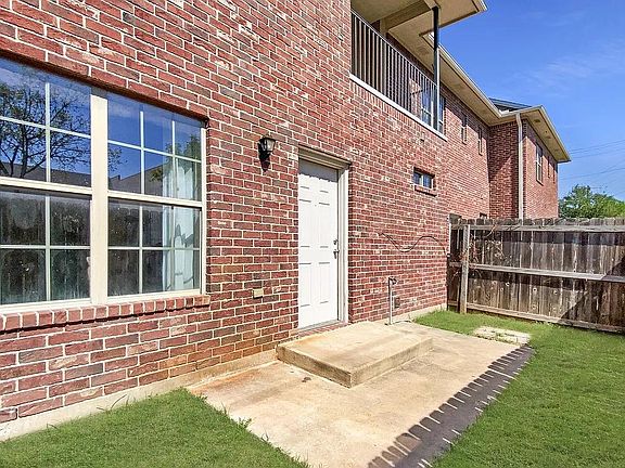 3rd image of 405 Forest Dr #405