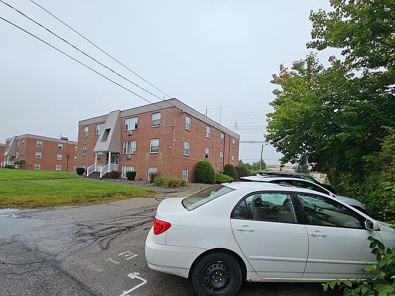 2nd image of 99 Cluff Crossing Rd #8