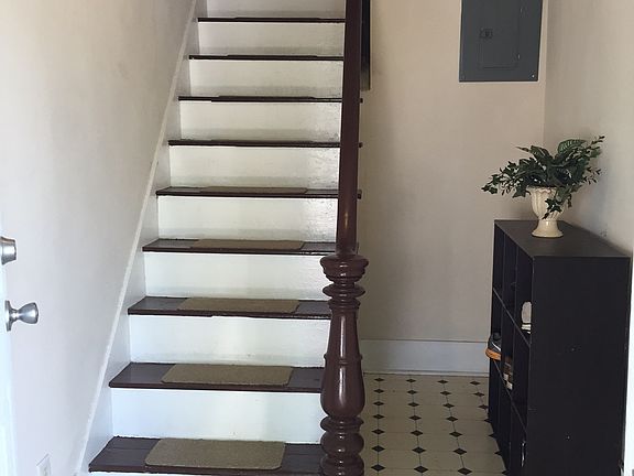 Private entry & foyer