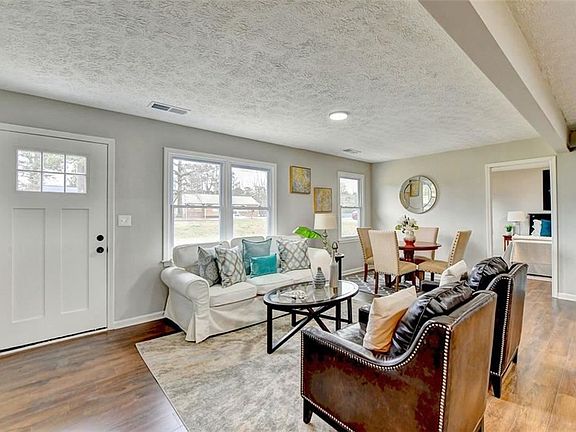 4th image of 895 White Oak Ct
