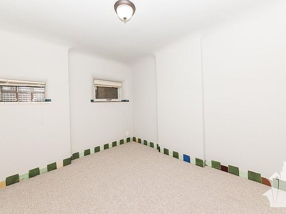 4th image of 161 W Schiller St APT 2B