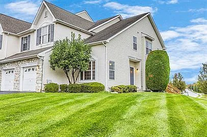 2 Adams Ln #1 — Photo 1