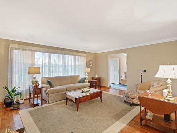 4th image of 476 E 164th Pl