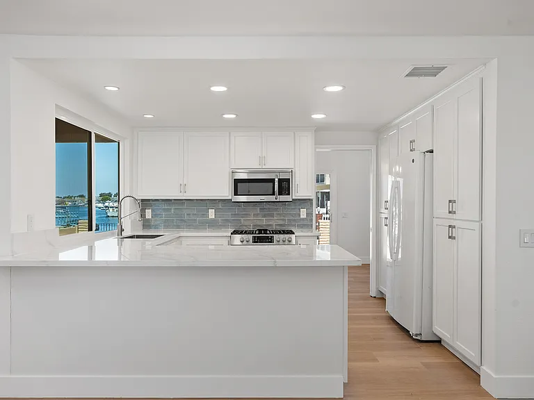 4051 Mistral Dr — Photo 13