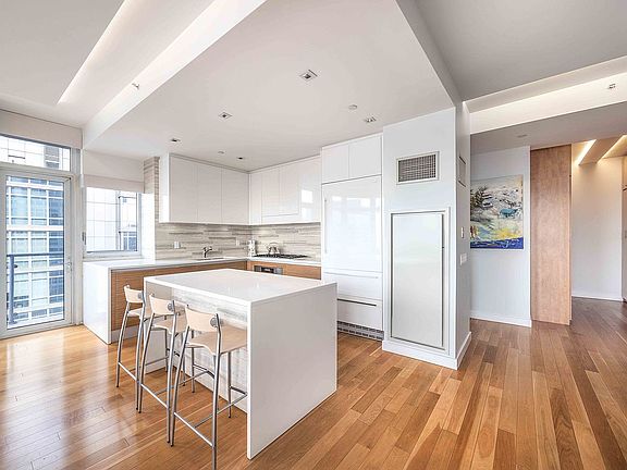 4th image of 555 W 59th St APT 32B