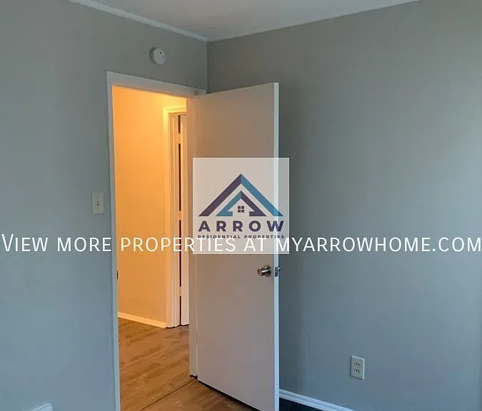 10309 Ross Cir — Photo 9