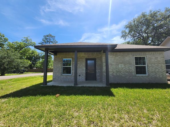 2705 Goliad St