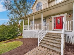 35 Ridgefield Rd, Warwick, NY 10990