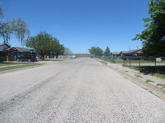 5th image of 2033 Iris St