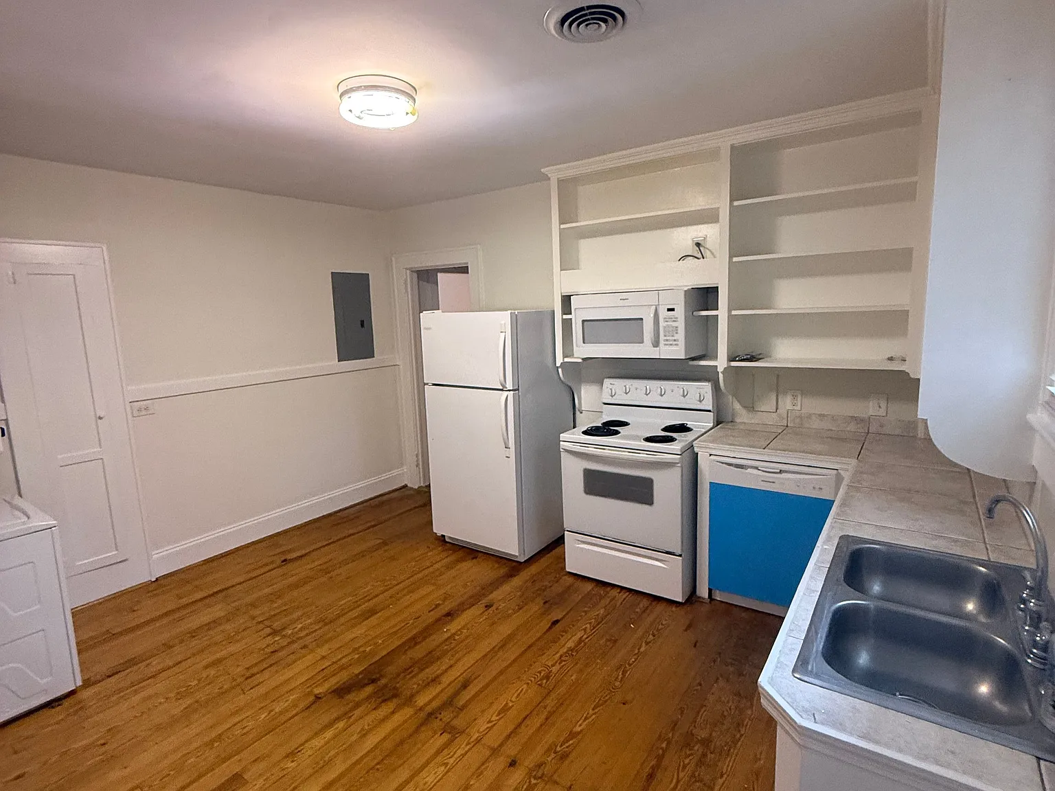 1 bed, 1.0 bath, 980 sqft, $1,000 — Photo 3