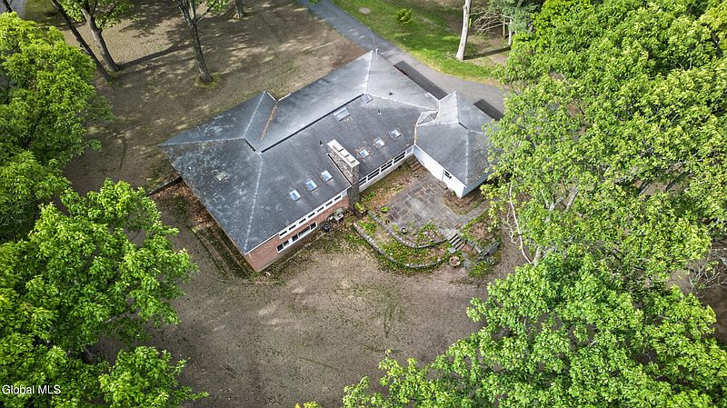 3rd image of 15 N Sage Hill Lane