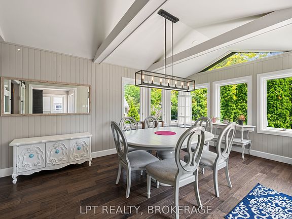3rd image of 19 Collegeview Cres