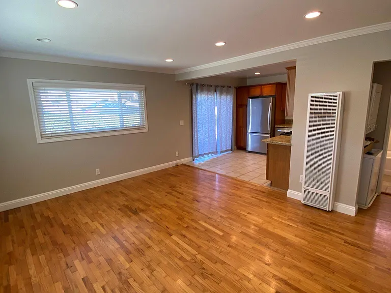 116 W Maple Ave — Photo 4