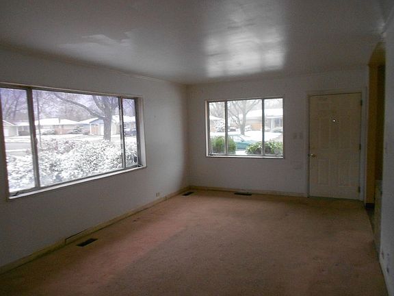 3rd image of 457 Lakewood Blvd