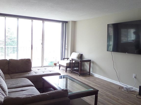 2nd image of 2059 Huntington Ave APT 214