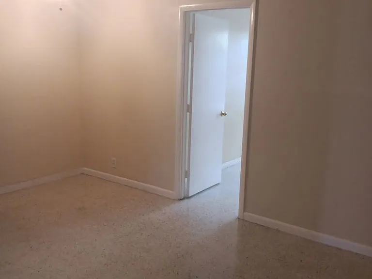 The Milano Manor Apartments — Photo 8