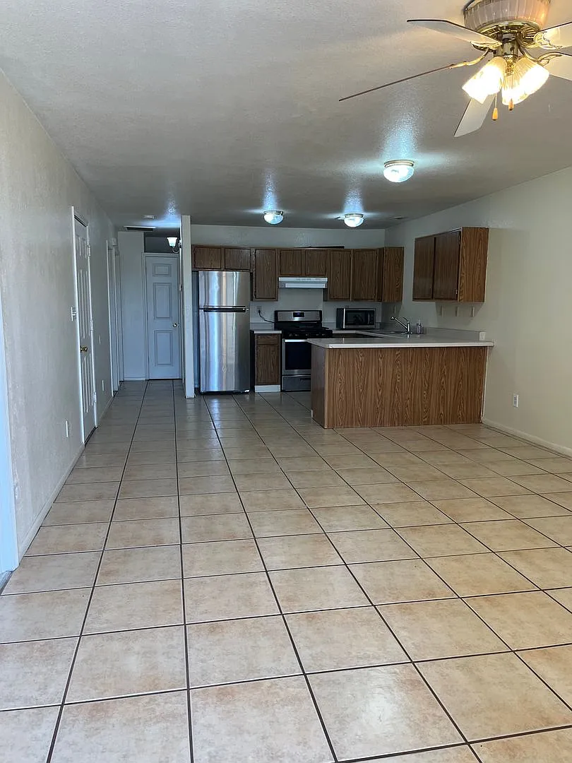 6068 Peak Cir — Photo 2
