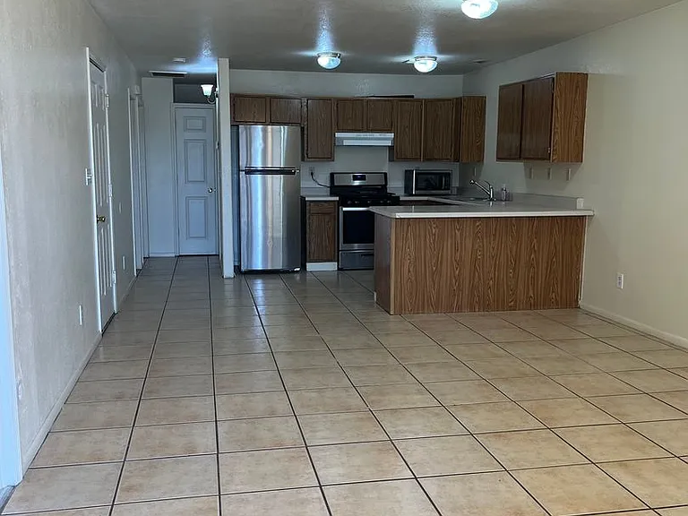 6068 N Peak Cir — Photo 2