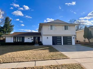 1115 Sharon Ln, Schaumburg, IL 60193