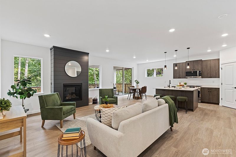 4th image of 2968 Cedar View Way