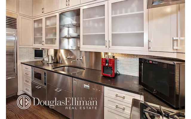 Sold by Douglas Elliman | media 15