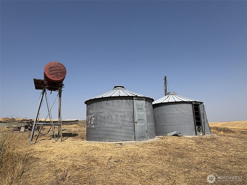 3rd image of 1225 Marcellus Road