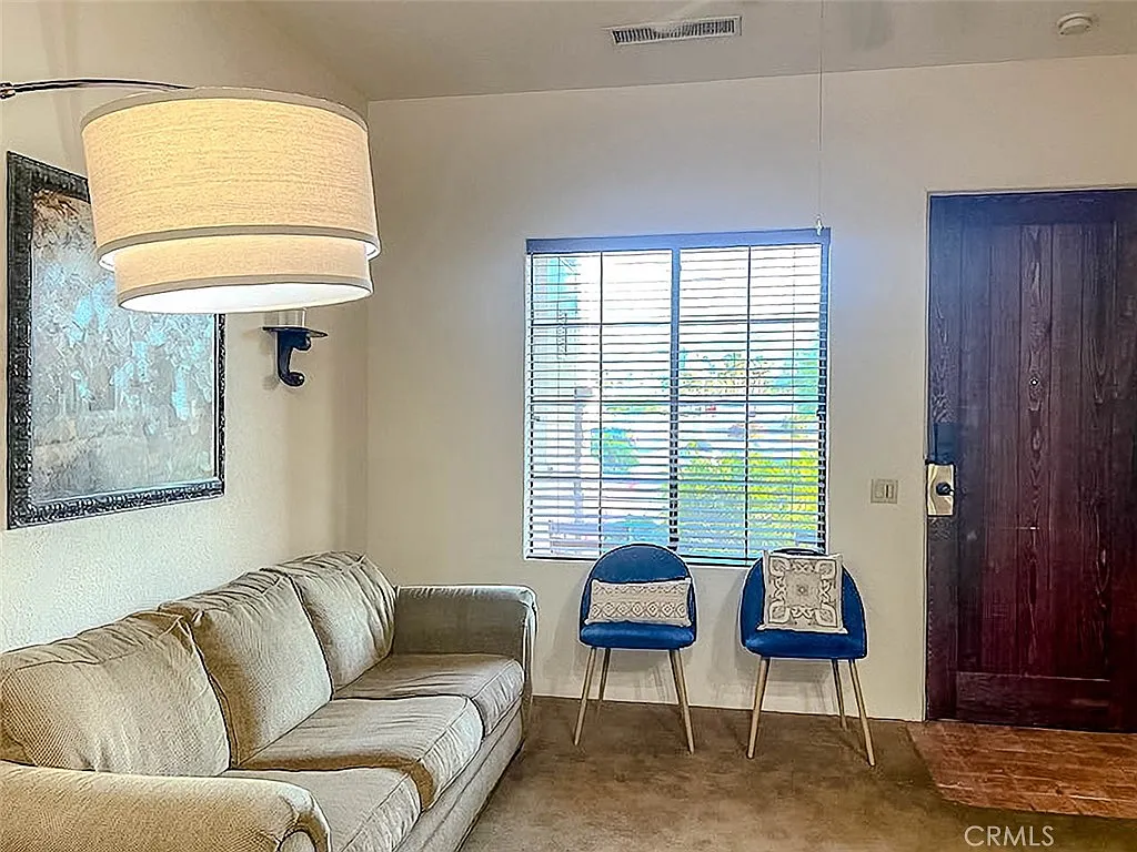 1 bed, 682 sqft, $2,400 — Photo 2